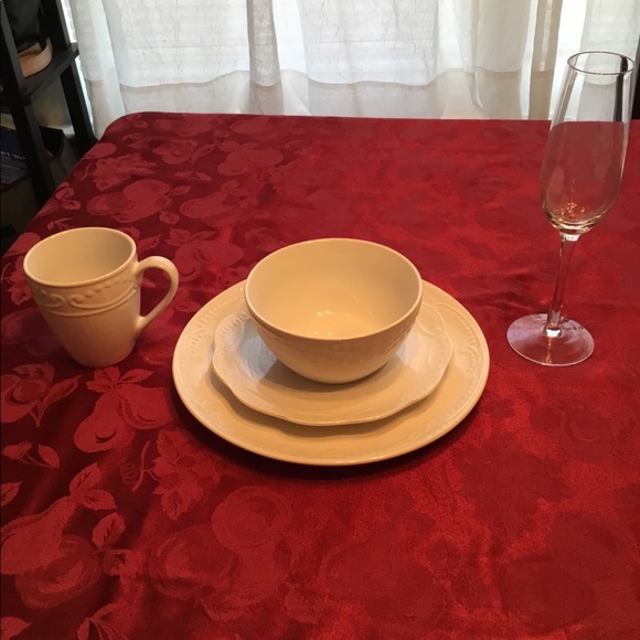 Avon Other - 16 piece dish aware set